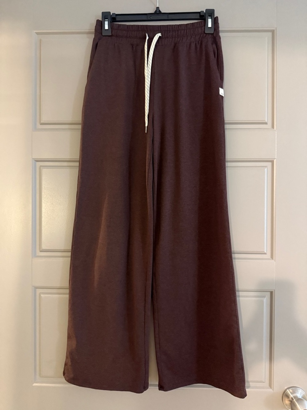 Vuori Halo Essential Wideleg Pant- size small short inseam in espresso heather